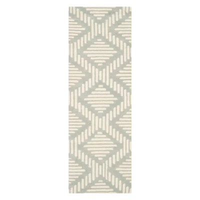Becky Geometric Tufted Accent Rug - Safavieh 4 Becky Geometric Tufted Accent Rug - Safavieh - Image 4