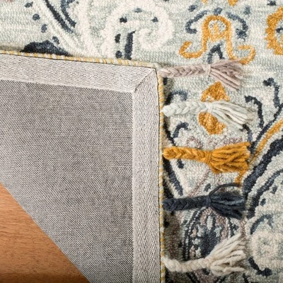 Rocio Medallion Hooked Rug - Safavieh 4 Rocio Medallion Hooked Rug - Safavieh - Image 4