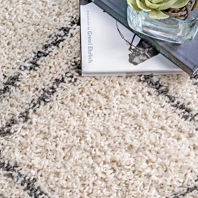 NuLOOM Serena Diamond Trellis Tassel Area Rug 5 NuLOOM Serena Diamond Trellis Tassel Area Rug - Image 5