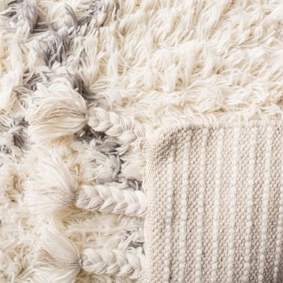 Casablanca CSB951 Hand Tufted Area Rug - Safavieh 5 Casablanca CSB951 Hand Tufted Area Rug - Safavieh - Image 5