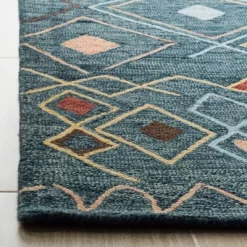 Edythe Geometric Hooked Rug - Safavieh